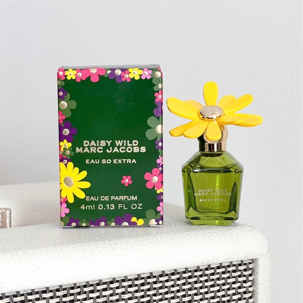 137737f84a1c4ad1ba91c631438ef668 Marc Jacobs Daisy Wild Eau So Extra EDP - Mini 4ml - Ảnh 1