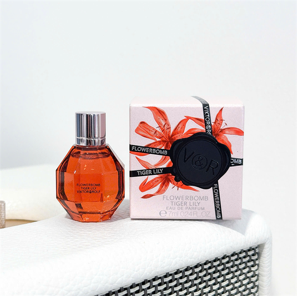 a3f93a98f62143c18ad6d1880448f1fd Viktor & Rolf Flowerbomb Tiger Lily EDP - Mini 7ml - Ảnh 1